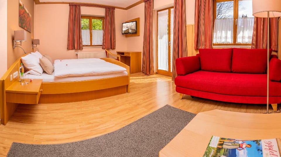 Comfort Double Room | Free WiFi, bed sheets