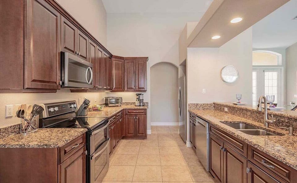 Spacious Kitchen with Stainless Applicances