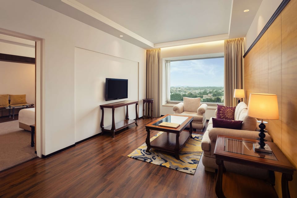 Deluxe Suite | Egyptian cotton sheets, premium bedding, memory foam beds, minibar