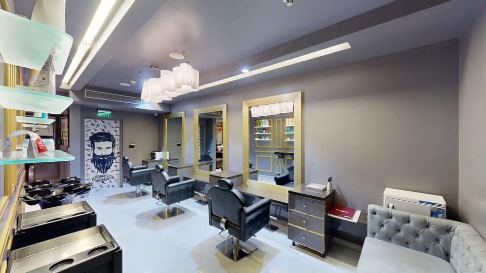 Couples treatment rooms, steam room, aromatherapy, deep-tissue massages
