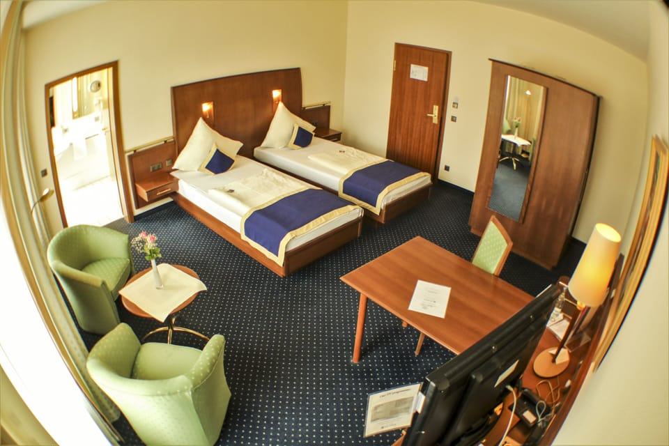 Premium Double Room, 1 King Bed, Non Smoking | Premium bedding, minibar, in-room safe, desk