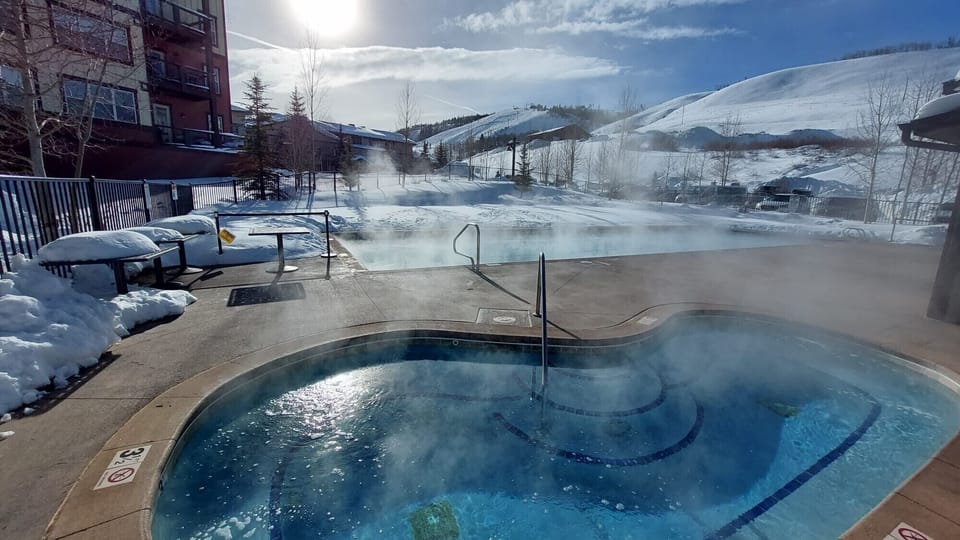 New hottub & heated pool located at the base of GR Resort! (Extra daily charge.)