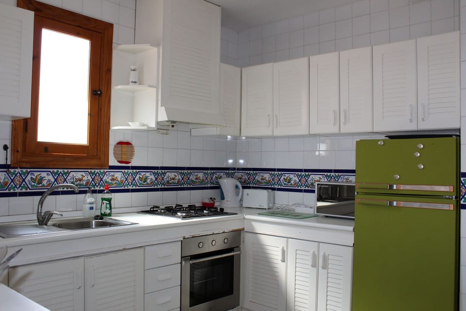 Very large fully fitted American Style kitchen