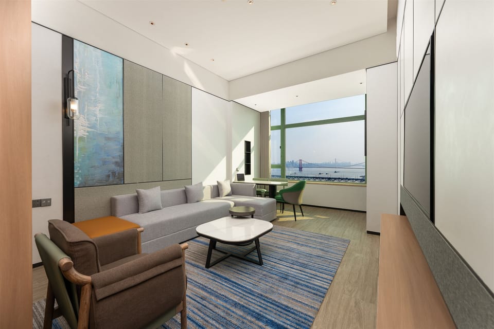 Suite, 1 Bedroom (High Floor) | Down comforters, minibar (some free items), in-room safe