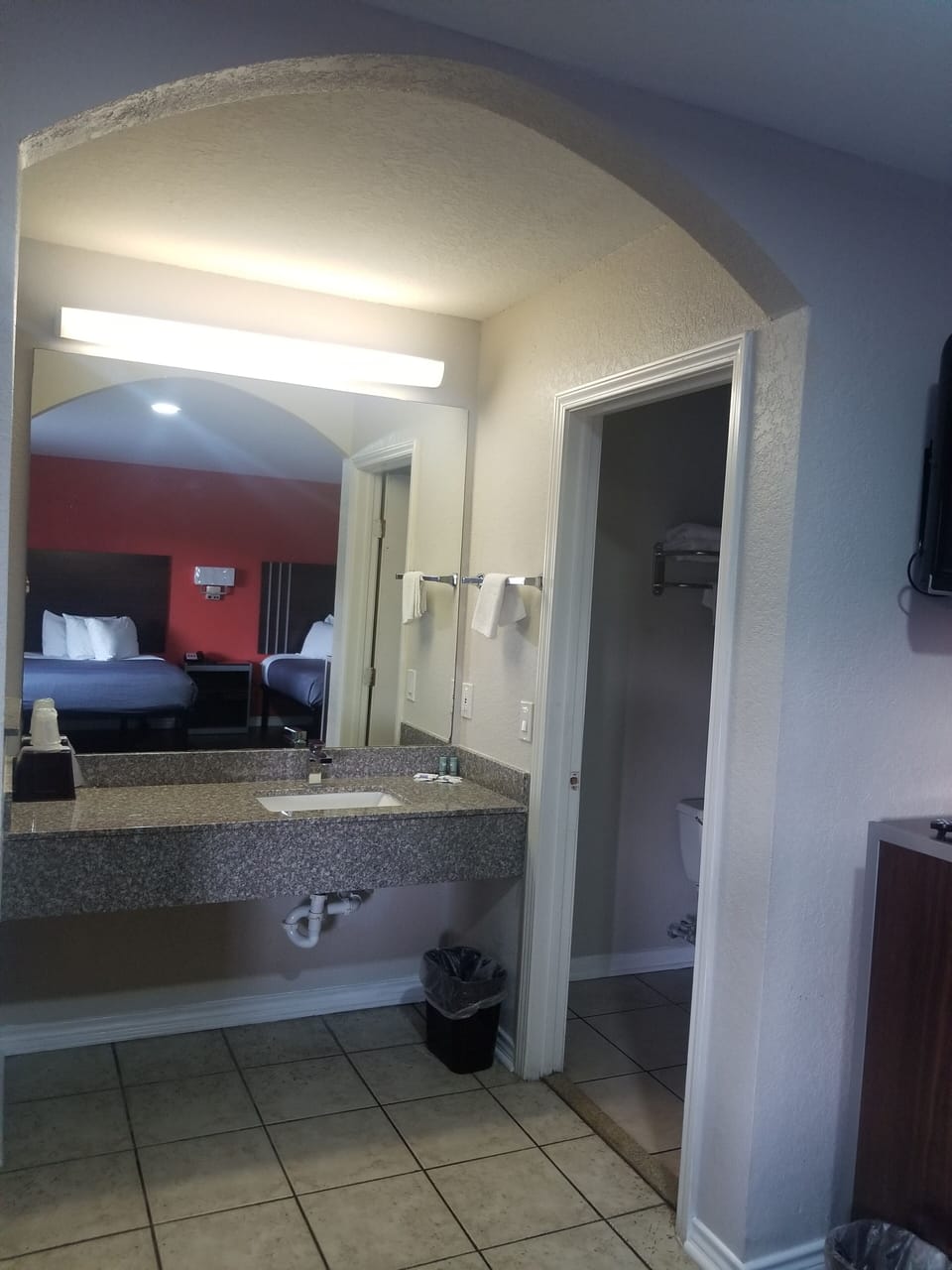 Standard Double Room | Desk, soundproofing, iron/ironing board, free WiFi