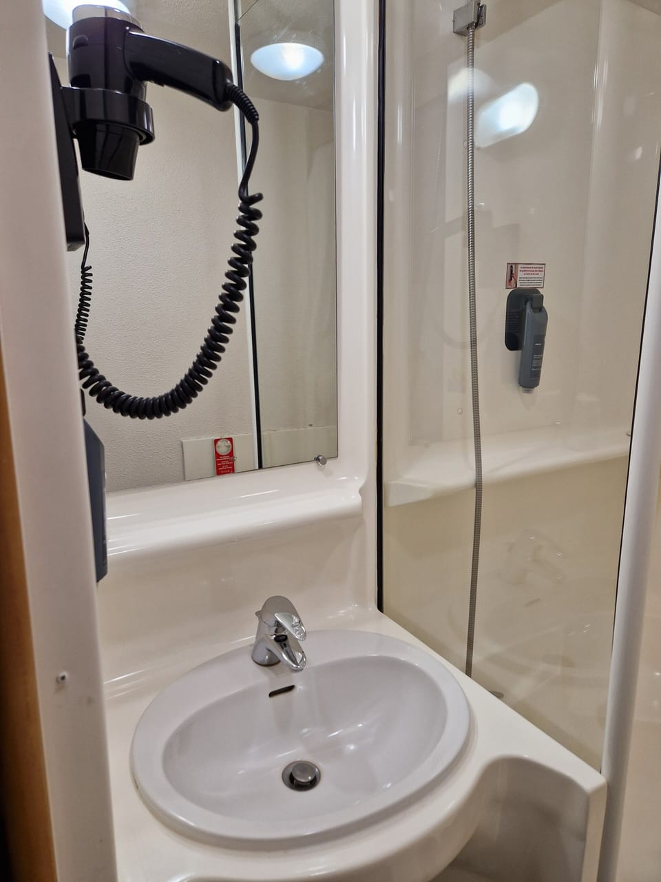 Family Room | Bathroom | Combined shower/tub, free toiletries, hair dryer, towels