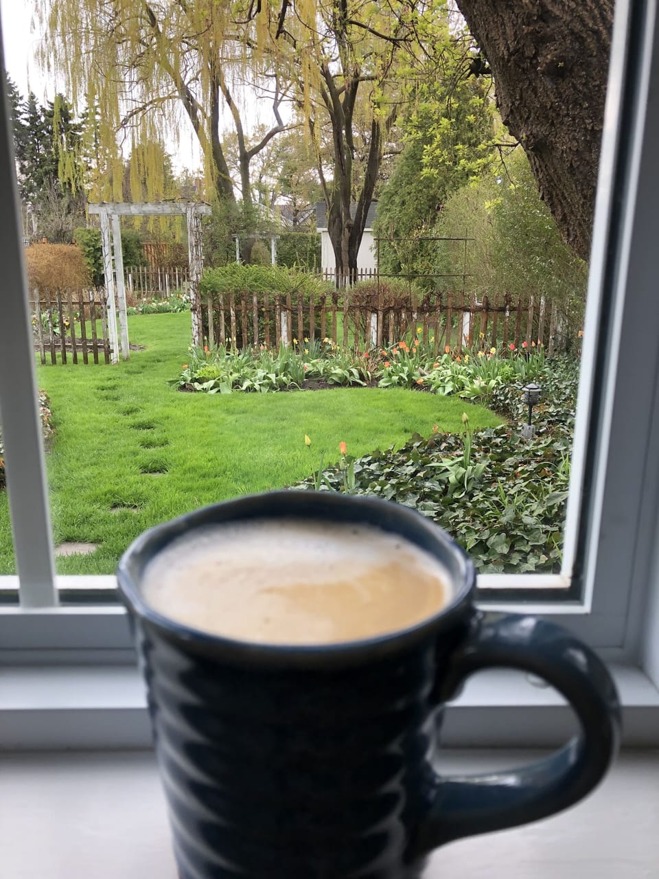 Enjoy your morning coffee/tea with a beautiful view!