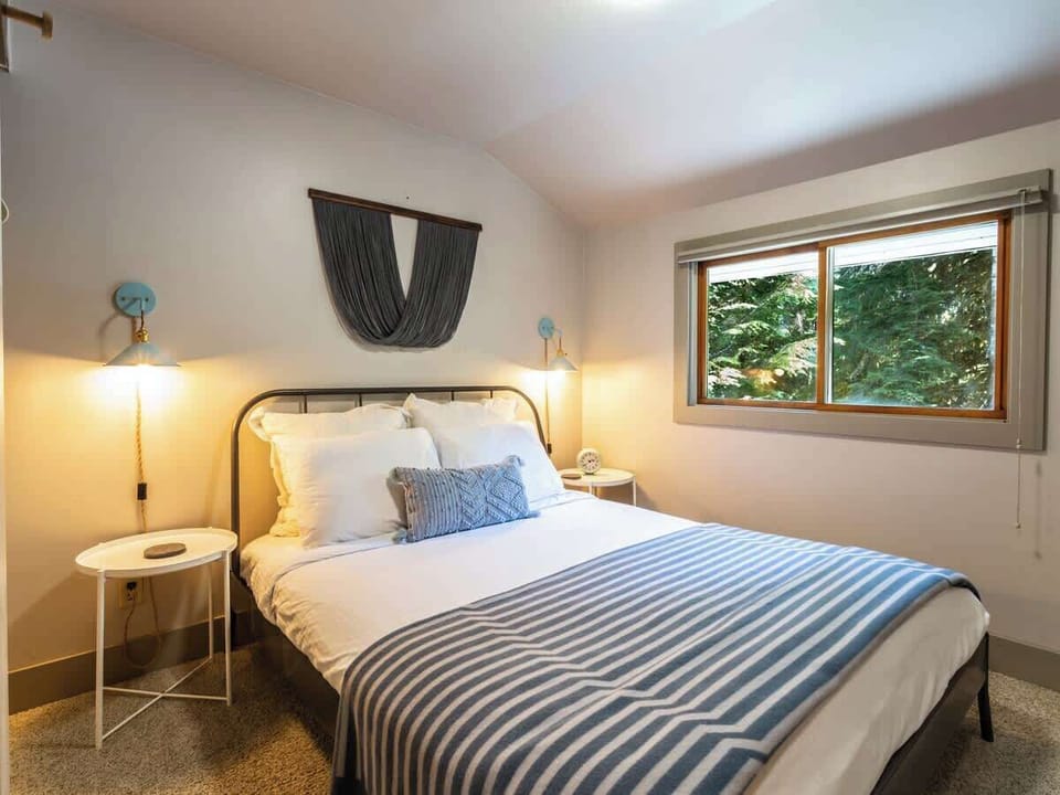 Queen Bedroom 5