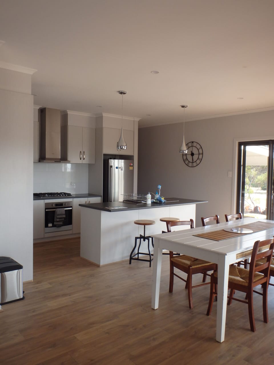 Kitchen & dining