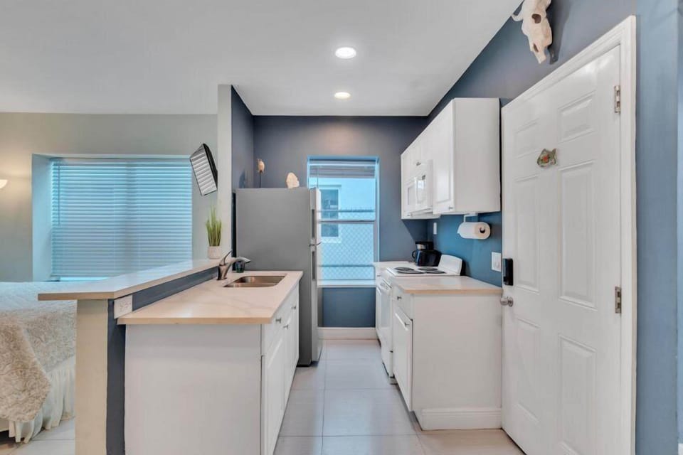 #4 = Seahorse Hideaway = 1 bedroom w/ queen sized bed and a futon couch | Private kitchen | Fridge, microwave, oven, stovetop