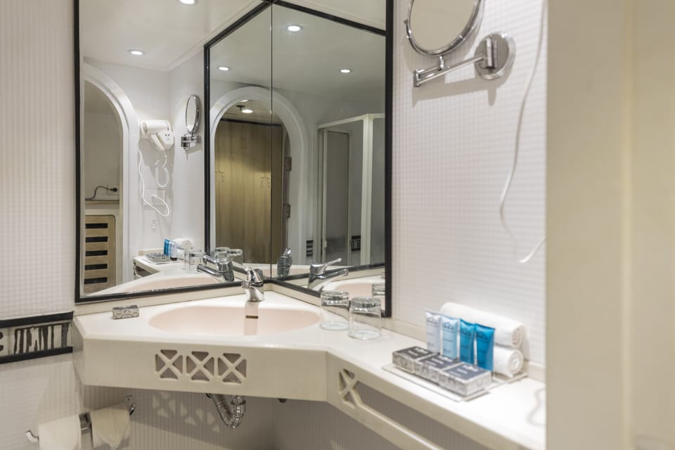 Shower, rainfall showerhead, free toiletries, hair dryer