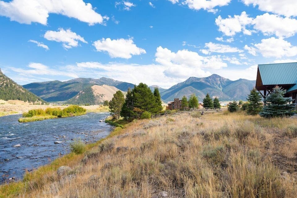 Beautiful views of the Madison river and the Madison Range, facing east.