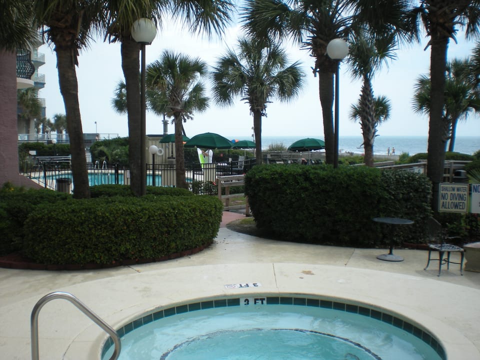 The Palms Outdoor Hottub  