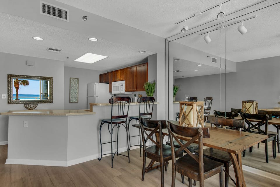 Seating for 6 diners