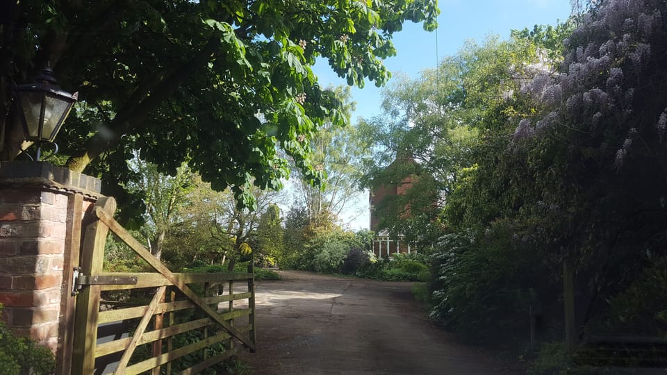 Entrance to Broad House Farm and Retreat