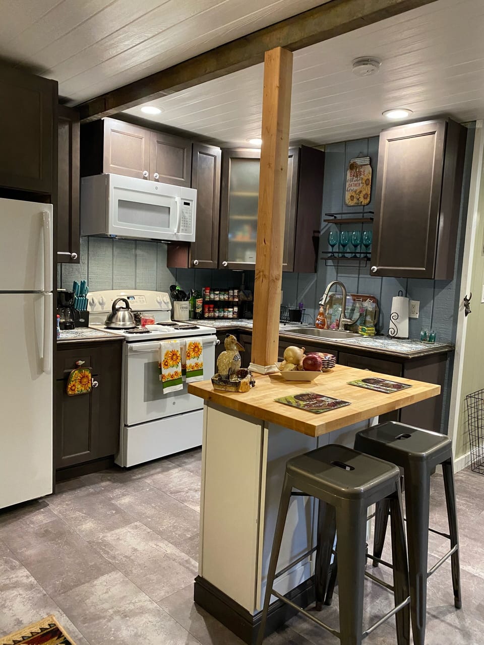 Stocked kitchen with everything you need to make a great meal with your guests