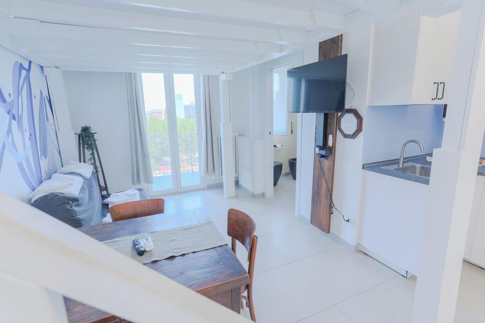 Studio | Living area | 35-inch Smart TV with digital channels, TV, Netflix