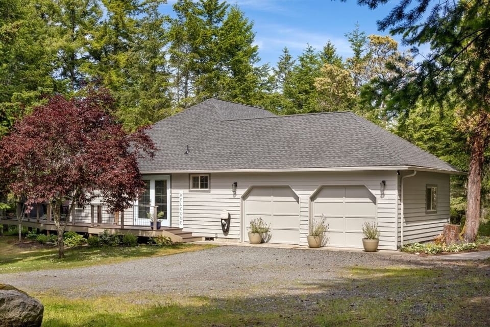 Entrance to home. Garage isn't for guest use. Park close to garage doors 