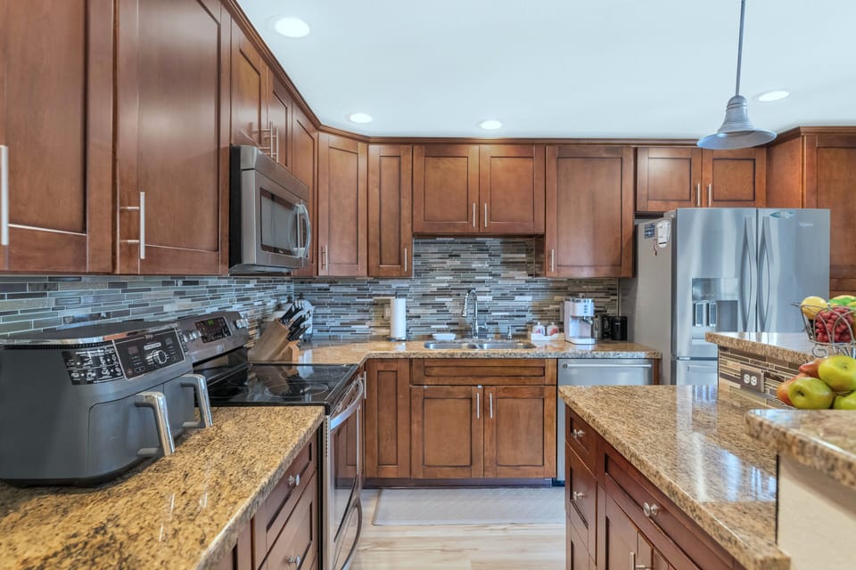 Stainless steel appliances and airfryer