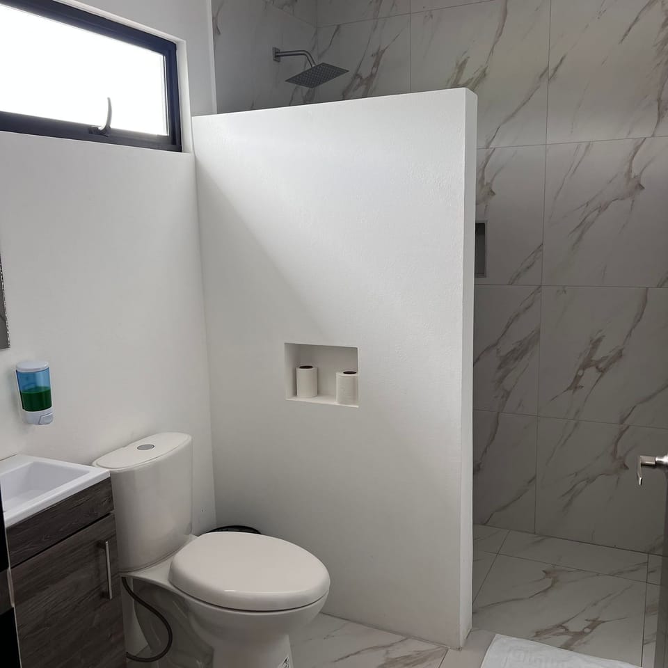 Deluxe Room | Desk, WiFi (free), bed sheets