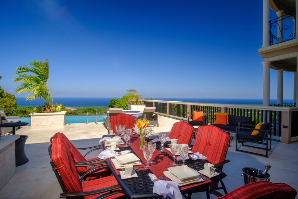 Breakfast on the pool deck