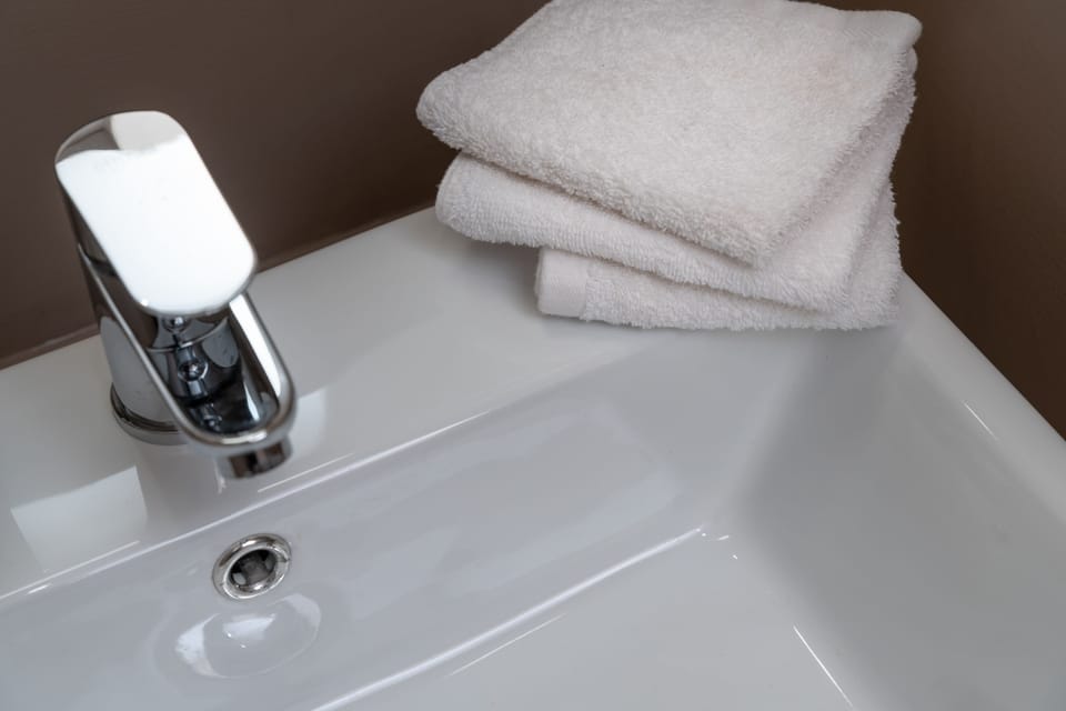 Bathroom sink