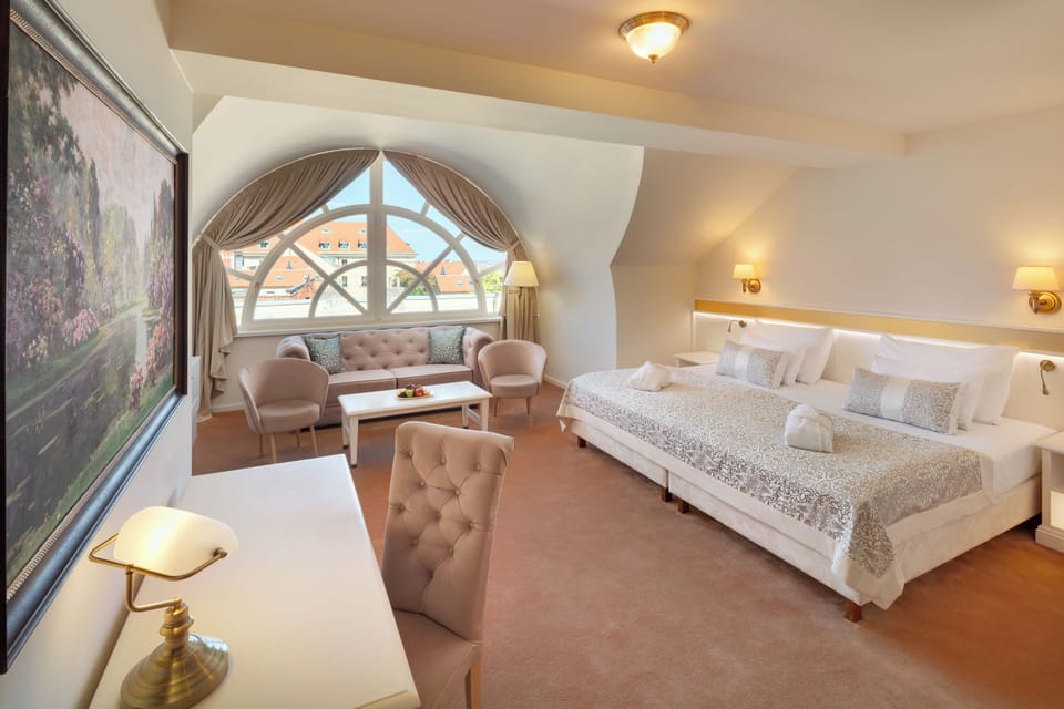 Maisonette Suite | Hypo-allergenic bedding, minibar, in-room safe, desk