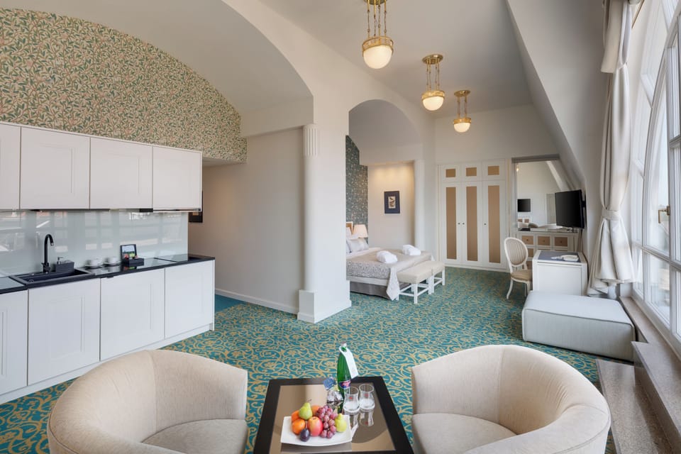 Savoy Suite with Terrace | Private kitchen | Espresso maker, electric kettle