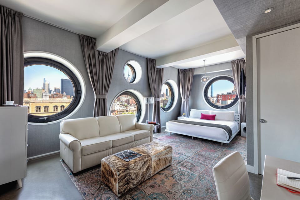 Room, 1 King Bed (Platinum) | Minibar, in-room safe, desk, laptop workspace