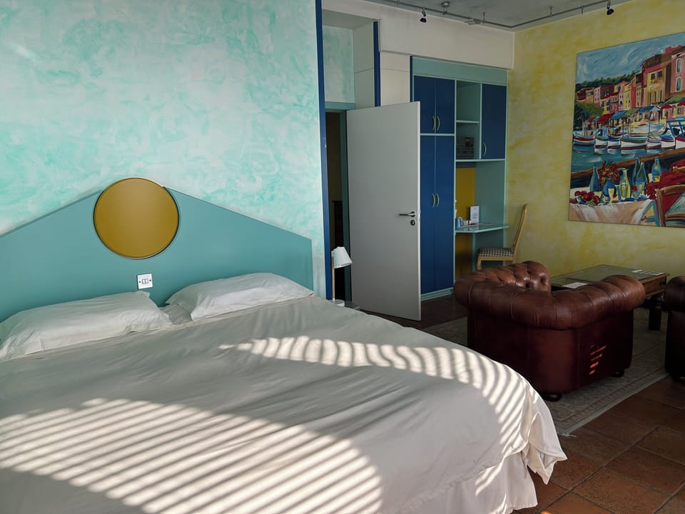 Deluxe Double Room | Desk, laptop workspace, blackout drapes, free WiFi