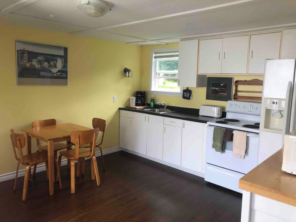 Comfort Suite | Iron/ironing board (on request), WiFi (free), alarm clocks, bed sheets