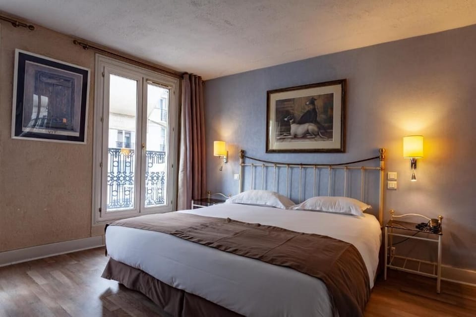 Deluxe Double or Twin Room | Minibar, in-room safe, desk, soundproofing
