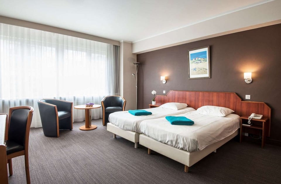 Desk, blackout drapes, free WiFi, bed sheets