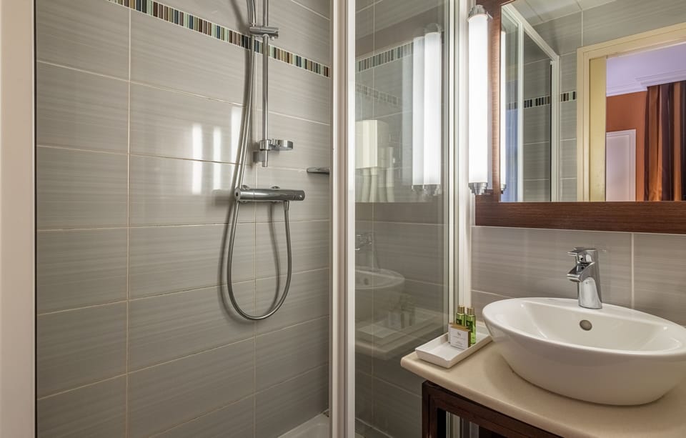 Shower, free toiletries, hair dryer, towels