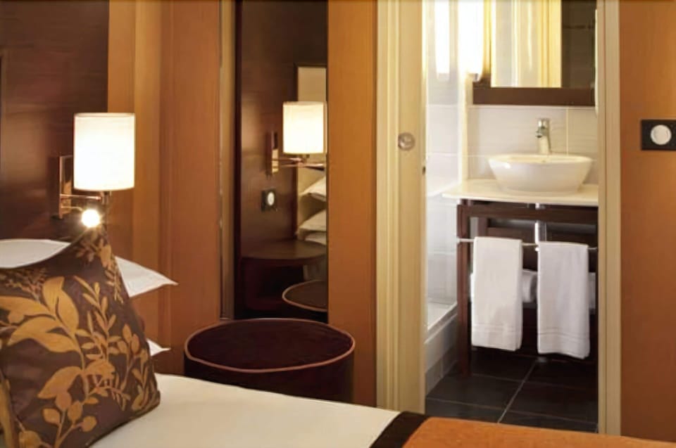 Minibar, in-room safe, desk, soundproofing
