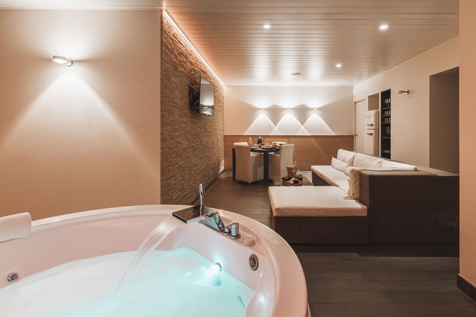 Couples treatment rooms, Turkish bath, aromatherapy, massages