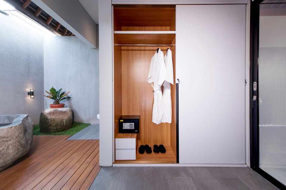 Bathroom amenities