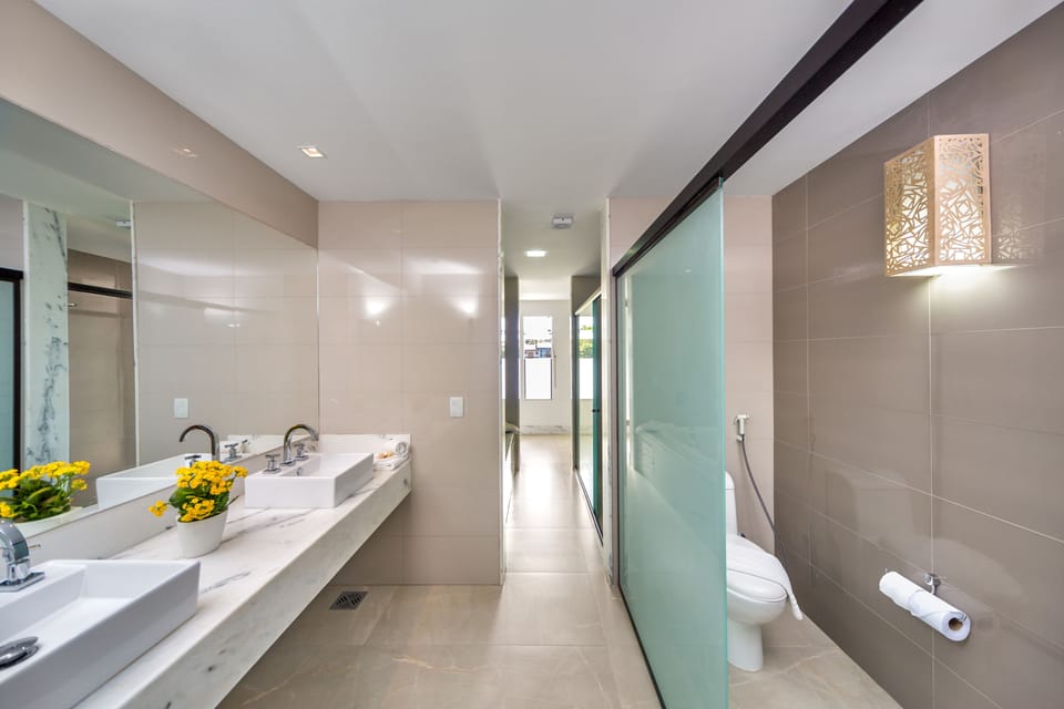 Suite Premium | Bathroom | Free toiletries, towels