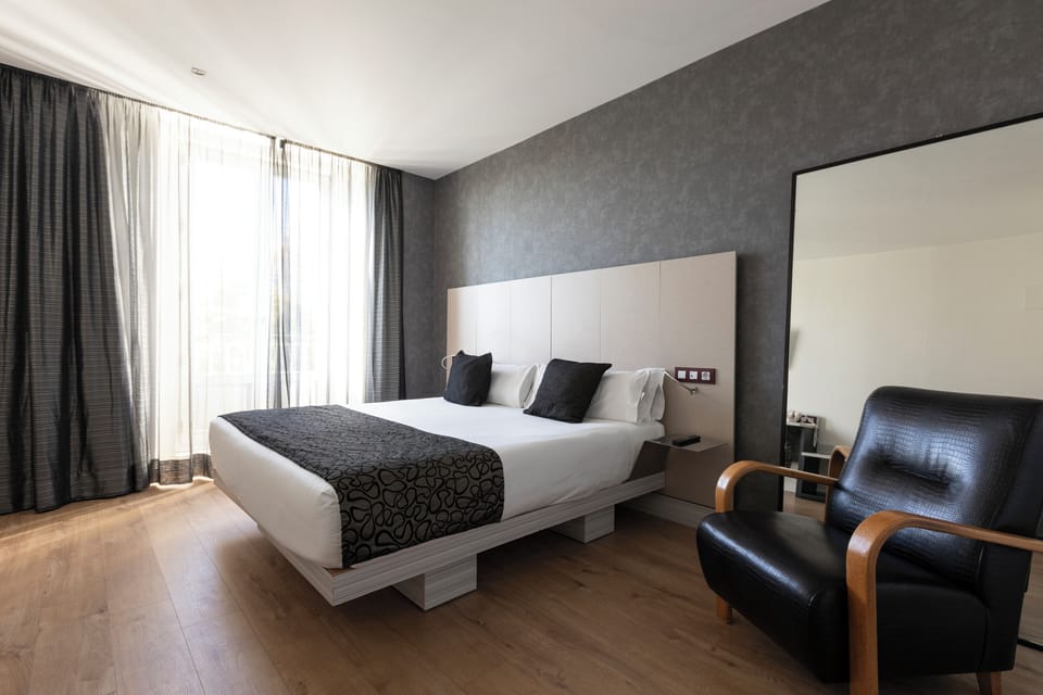 Quadruple Room | Minibar, in-room safe, individually furnished, desk