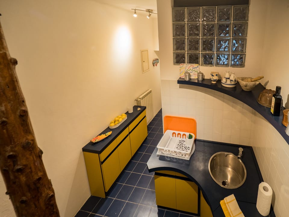 House, 3 Bedrooms, Balcony | Private kitchen | Full-size fridge, microwave, stovetop, coffee/tea maker