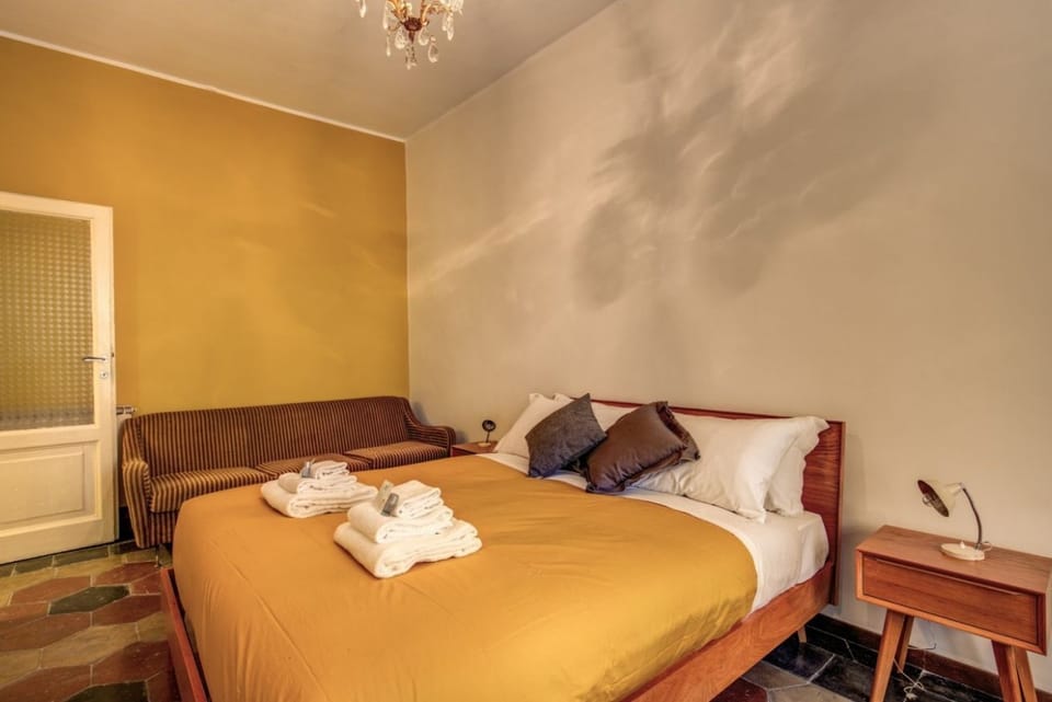 Apartment, 2 Bedrooms | Desk, WiFi (free), bed sheets