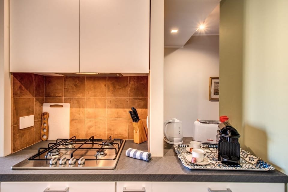 Apartment, 1 Bedroom | Private kitchen | Fridge, microwave, oven, stovetop