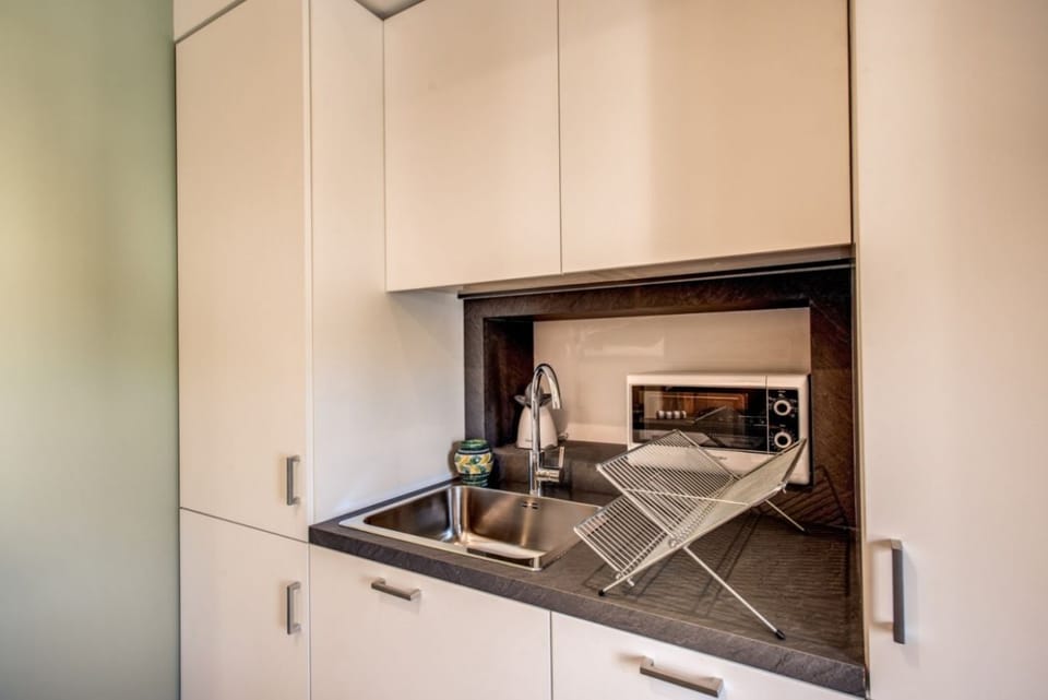 Apartment, 1 Bedroom | Private kitchen | Fridge, microwave, oven, stovetop