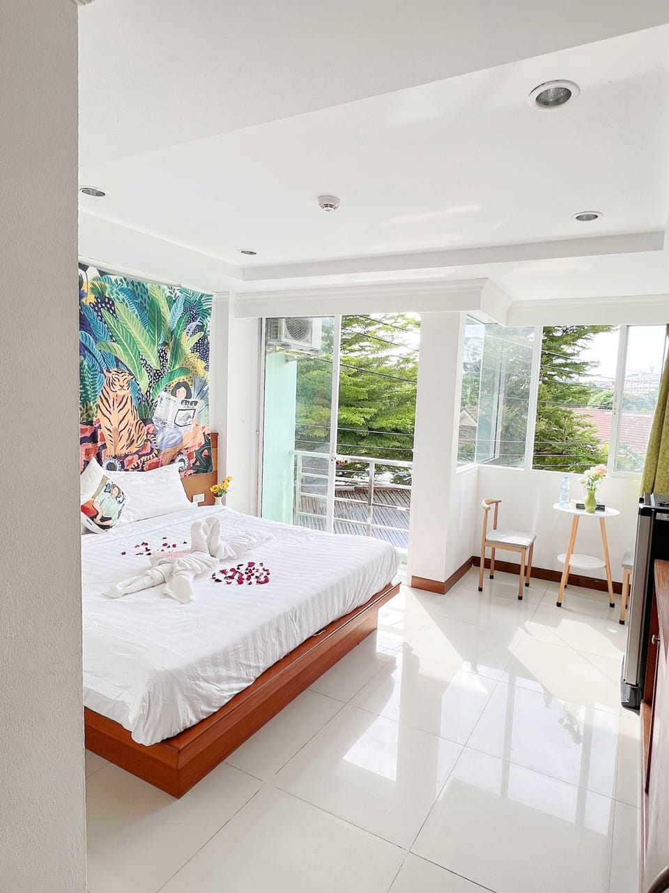 Superior Double Room | In-room safe, desk, blackout drapes, soundproofing
