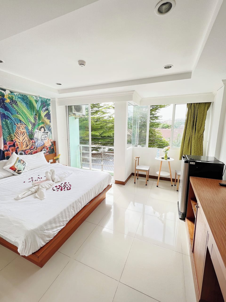 Superior Double Room | In-room safe, desk, blackout drapes, soundproofing