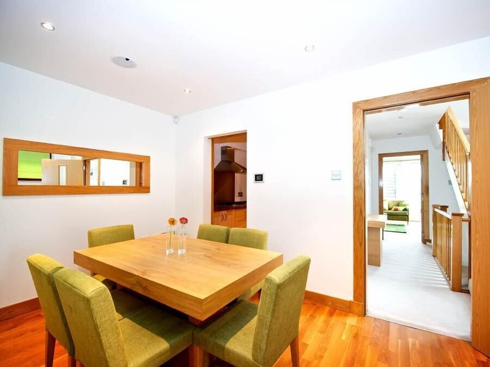 Town House | Blackout drapes, iron/ironing board, free WiFi, bed sheets