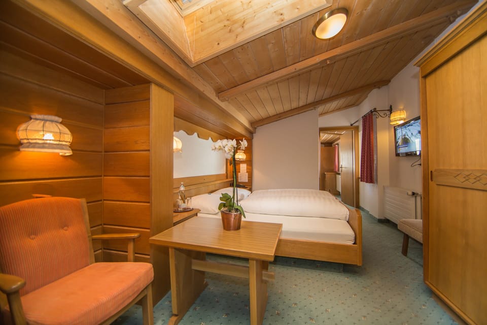 Family Room | In-room safe, free WiFi