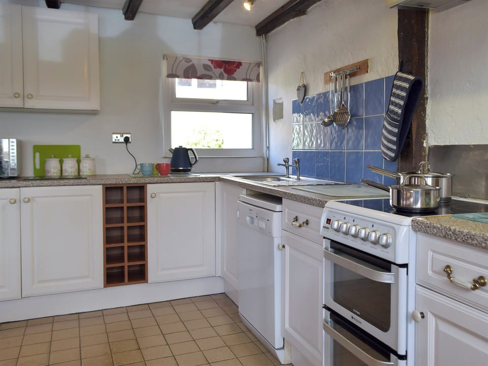 Kitchen | The Carthouse - Morlogws Farm Holiday Cottages, Capel Iwan, near Newcastle Emlyn