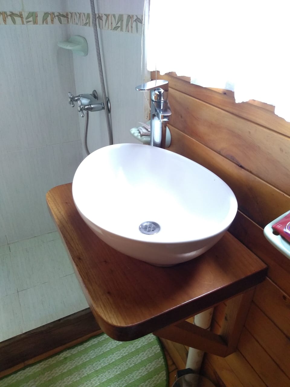 Bathroom sink