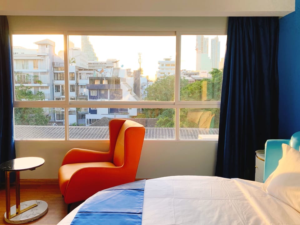Special Round-Bed Room | Minibar, in-room safe, desk, blackout drapes